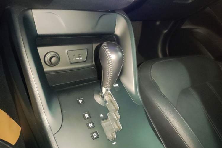 Used Hyundai ix35 2013 2.0L Automatic Two-Wheel Drive Smart GLS China IV Standard Gear Lever