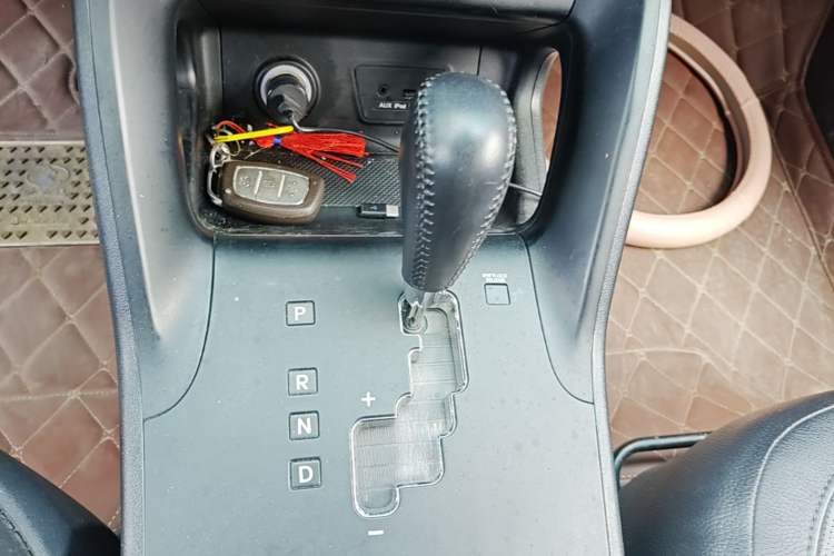 Used Hyundai ix35 2013 2.0L Automatic Two-Wheel Drive Smart GLS China V Standard Gear Lever