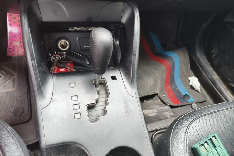 Used Hyundai ix35 2013 2.0L Automatic Two-Wheel Drive Smart GLS China V Standard Gear Lever