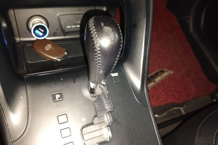 Used Hyundai ix35 2013 2.0L Automatic Two-Wheel Drive Smart GLS China IV Standard Gear Lever