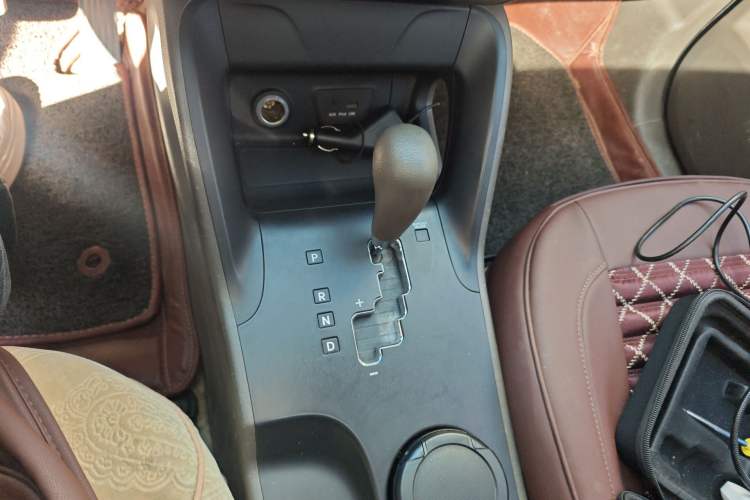 Used Hyundai ix35 2013 2.0L Automatic 2WD Comfort GL China IV Standard Gear Lever