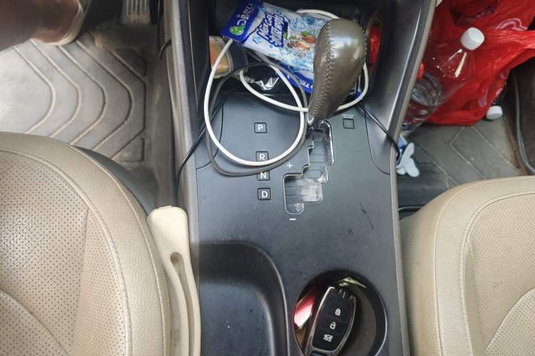 Used Hyundai ix35 2013 2.0L Automatic Two-Wheel Drive Smart GLS China IV Standard Gear Lever