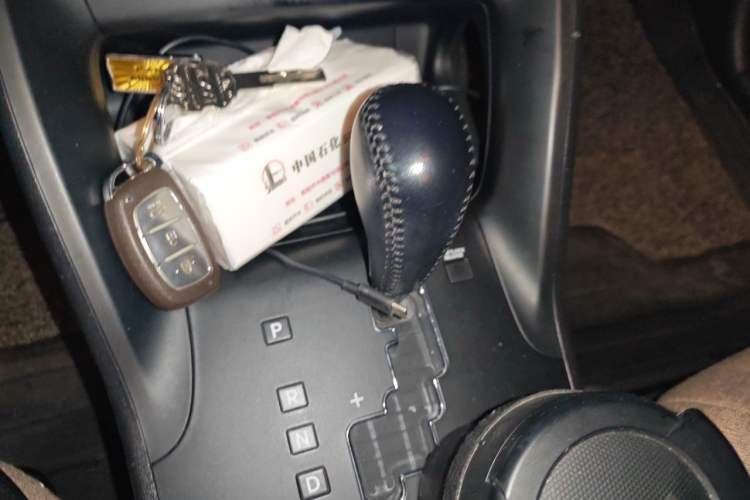 Used Hyundai ix35 2013 2.0L Automatic Two-Wheel Drive Smart GLS China IV Standard Gear Lever