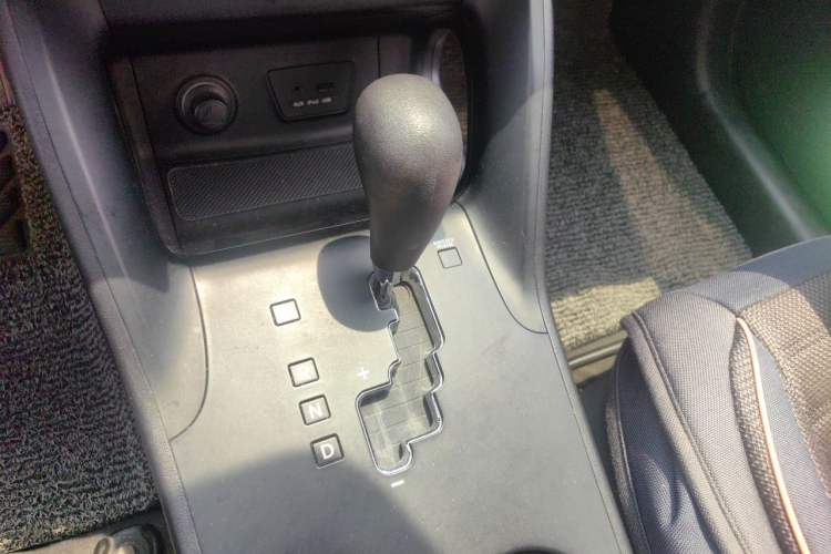 Used Hyundai ix35 2013 2.0L Automatic 2WD Comfort GL China IV Standard Gear Lever