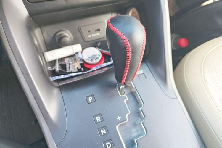 Used Hyundai ix35 2013 2.0L Automatic Two-Wheel Drive Smart GLS China IV Standard Gear Lever