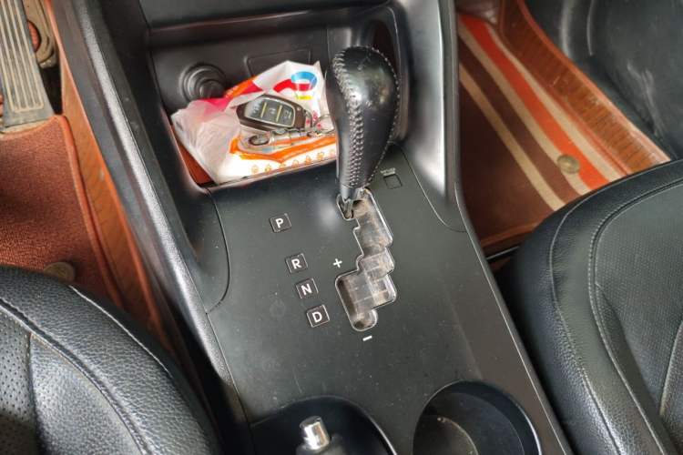 Used Hyundai ix35 2013 2.0L Automatic Two-Wheel Drive Smart GLS China IV Standard Gear Lever