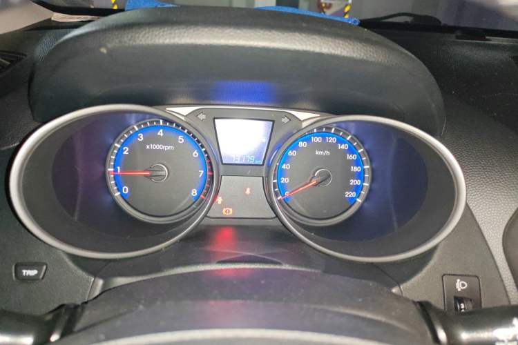 Used Hyundai ix35 2013 2.0L Automatic Two-Wheel Drive Smart GLS China IV Standard Instrument Cluster