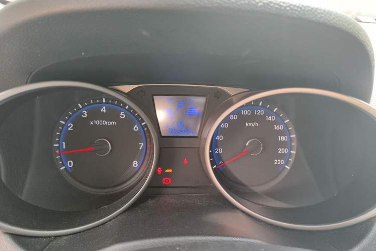 Used Hyundai ix35 2013 2.0L Automatic Two-Wheel Drive Smart GLS China IV Standard Instrument Cluster