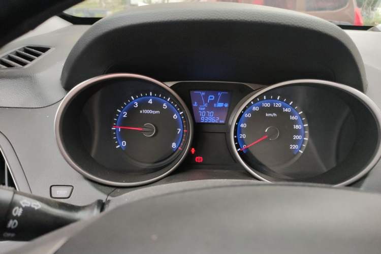 Used Hyundai ix35 2013 2.0L Automatic Two-Wheel Drive Smart GLS China IV Standard Instrument Cluster