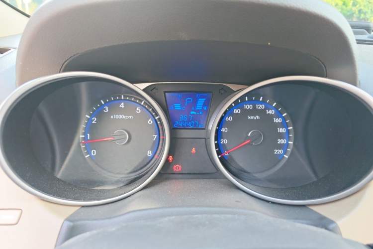 Used Hyundai ix35 2013 2.0L Automatic Two-Wheel Drive Smart GLS China IV Standard Instrument Cluster