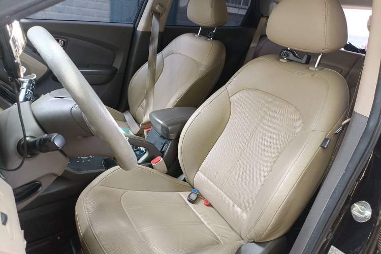 Used Hyundai ix35 2013 2.0L Automatic Two-Wheel Drive Smart GLS China IV Standard Left Front Seat