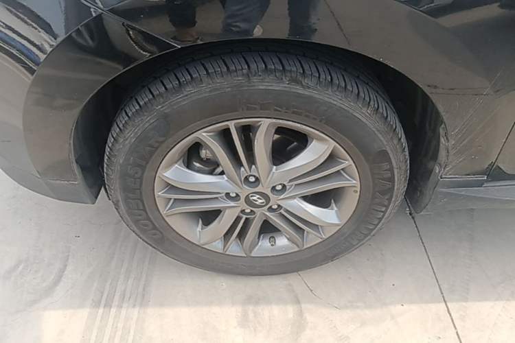 Used Hyundai ix35 2013 2.0L Automatic Two-Wheel Drive Smart GLS China IV Standard Left Front Wheel Hub