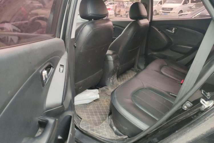 Used Hyundai ix35 2013 2.0L Automatic Two-Wheel Drive Smart GLS China IV Standard Left Rear Seat