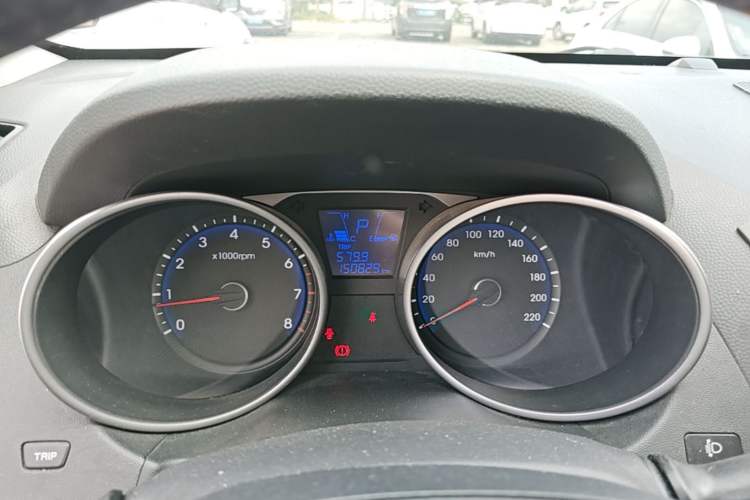 Used Hyundai ix35 2013 2.0L Automatic Two-Wheel Drive Smart GLS China V Standard Odometer Close Up