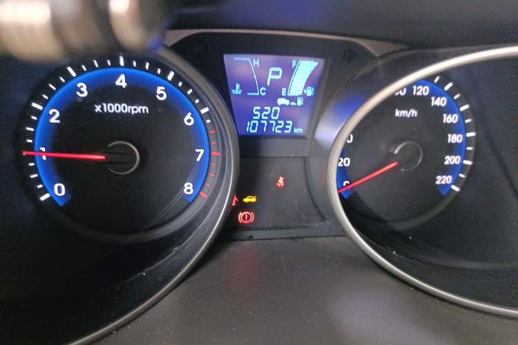 Used Hyundai ix35 2013 2.0L Automatic Two-Wheel Drive Smart GLS China IV Standard Odometer Close Up