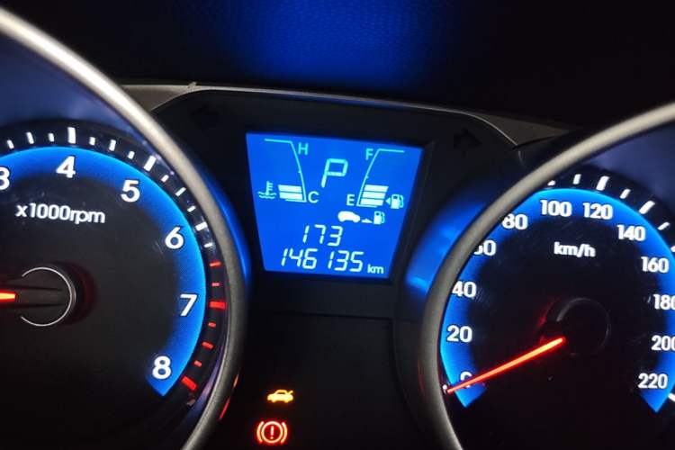 Used Hyundai ix35 2013 2.0L Automatic Two-Wheel Drive Smart GLS China IV Standard Odometer Close Up