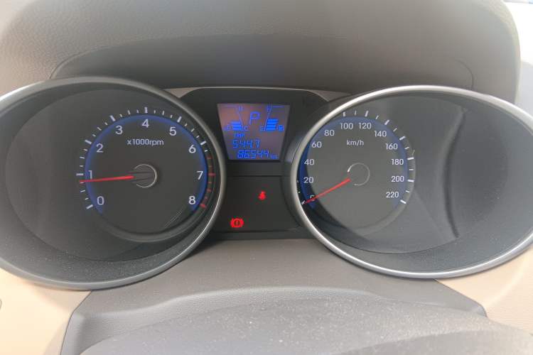 Used Hyundai ix35 2013 2.0L Automatic Two-Wheel Drive Smart GLS China IV Standard Odometer Close Up