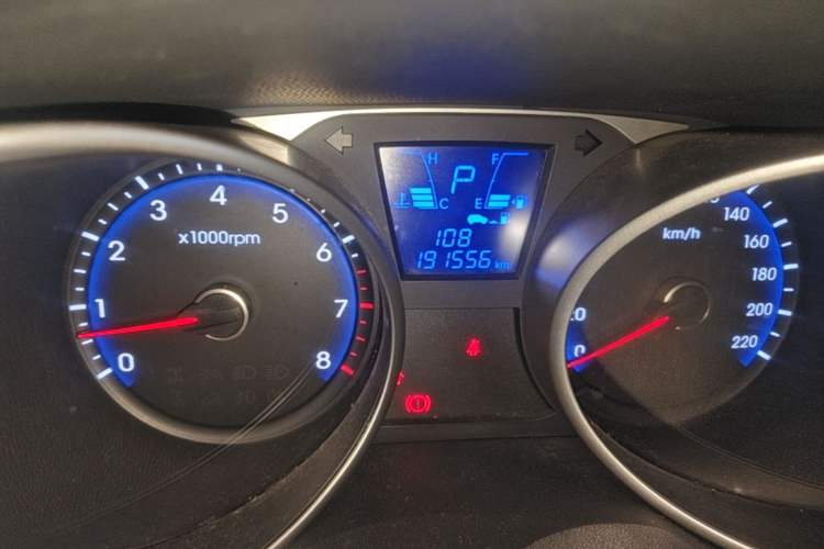 Used Hyundai ix35 2013 2.0L Automatic Two-Wheel Drive Smart GLS China IV Standard Odometer Close Up
