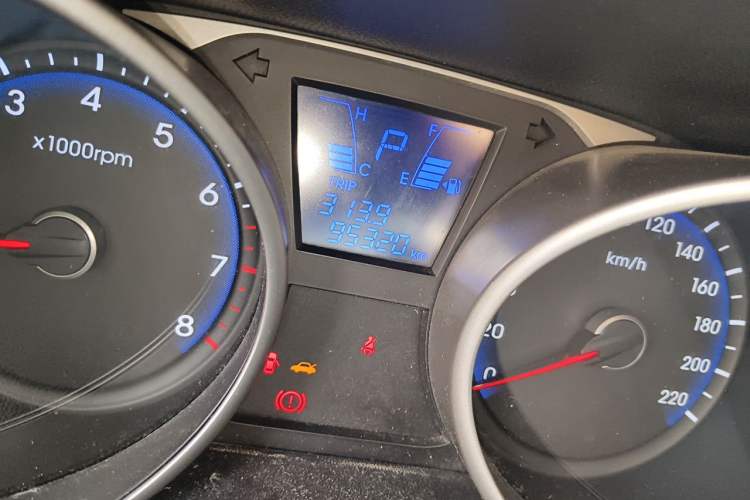 Used Hyundai ix35 2013 2.0L Automatic Two-Wheel Drive Smart GLS China IV Standard Odometer Close Up