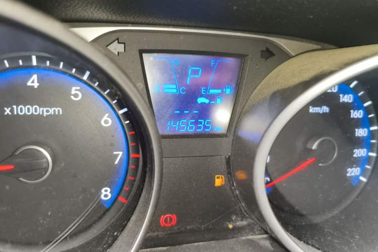 Used Hyundai ix35 2013 2.0L Automatic Two-Wheel Drive Smart GLS China IV Standard Odometer Close Up