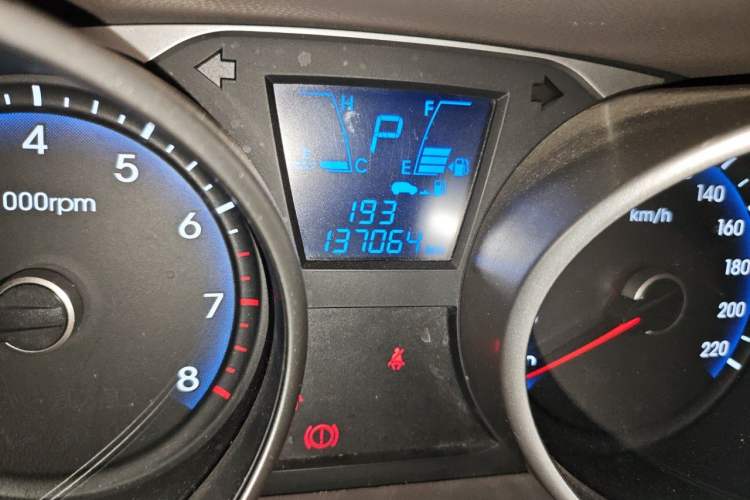 Used Hyundai ix35 2013 2.0L Automatic Two-Wheel Drive Smart GLS China IV Standard Odometer Close Up