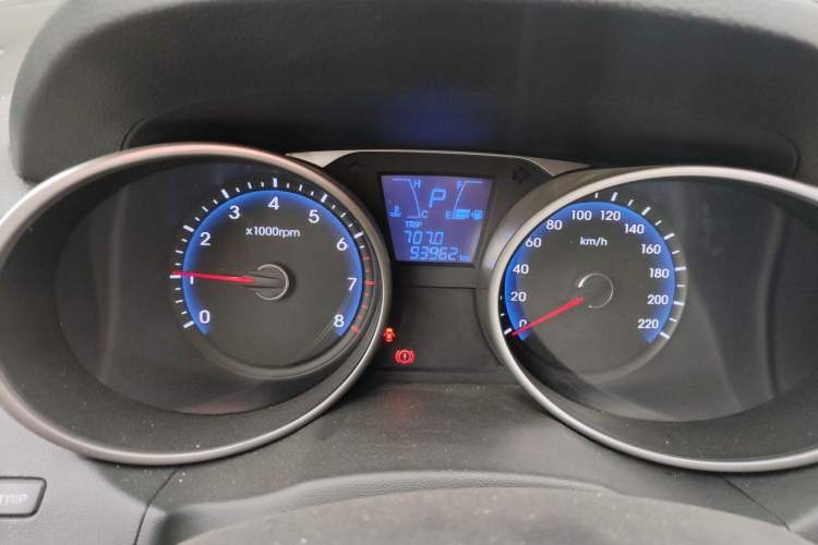 Used Hyundai ix35 2013 2.0L Automatic Two-Wheel Drive Smart GLS China IV Standard Odometer Close Up