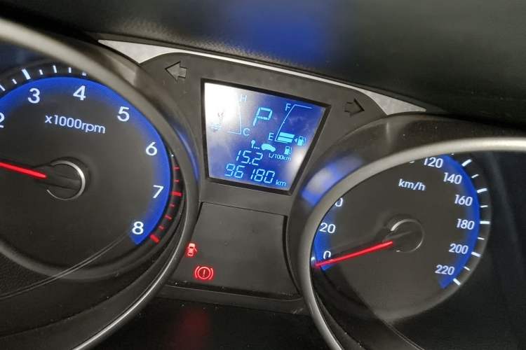 Used Hyundai ix35 2013 2.0L Automatic Two-Wheel Drive Smart GLS China IV Standard Odometer Close Up