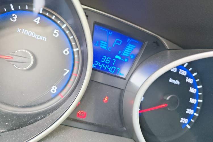 Used Hyundai ix35 2013 2.0L Automatic Two-Wheel Drive Smart GLS China IV Standard Odometer Close Up