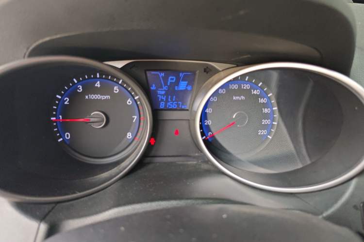 Used Hyundai ix35 2013 2.0L Automatic Two-Wheel Drive Smart GLS China IV Standard Odometer Close Up