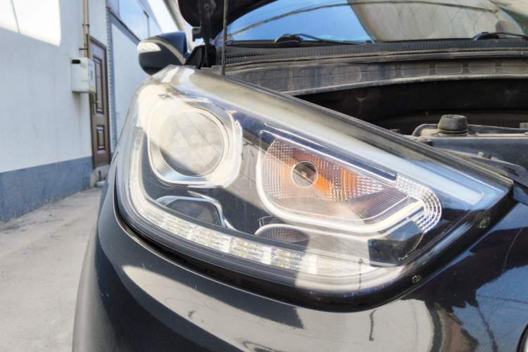 Used Hyundai ix35 2013 2.0L Automatic Two-Wheel Drive Smart GLS China IV Standard Right Front Headlight