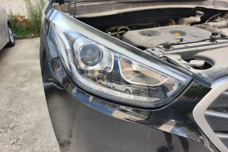 Used Hyundai ix35 2013 2.0L Automatic 2WD Comfort GL China IV Standard Right Front Headlight