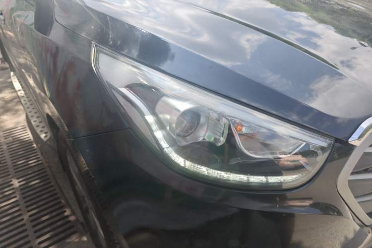 Used Hyundai ix35 2013 2.0L Automatic Two-Wheel Drive Smart GLS China IV Standard Right Front Headlight