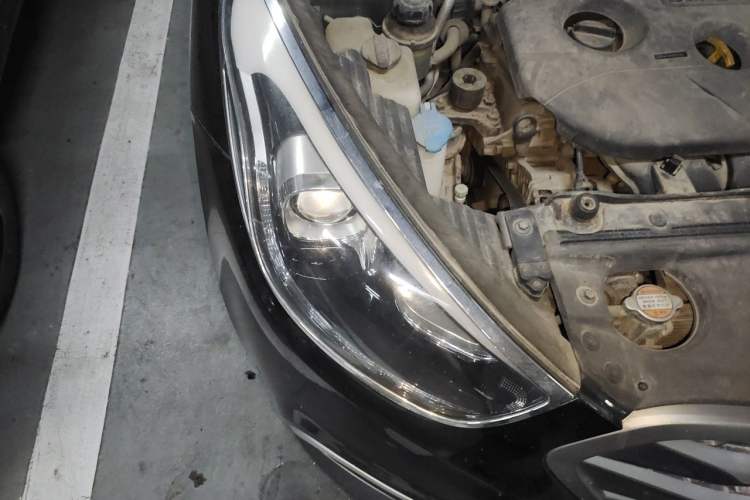 Used Hyundai ix35 2013 2.0L Automatic Two-Wheel Drive Smart GLS China IV Standard Right Front Headlight