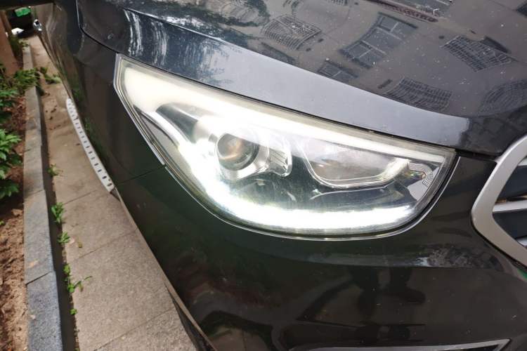 Used Hyundai ix35 2013 2.0L Automatic Two-Wheel Drive Smart GLS China IV Standard Right Front Headlight