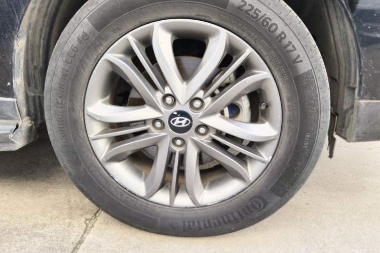 Used Hyundai ix35 2013 2.0L Automatic Two-Wheel Drive Smart GLS China IV Standard Right Front Wheel Hub