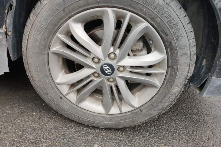 Used Hyundai ix35 2013 2.0L Automatic Two-Wheel Drive Smart GLS China IV Standard Right Front Wheel Hub