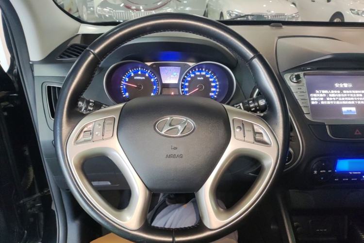 Used Hyundai ix35 2013 2.0L Automatic Two-Wheel Drive Smart GLS China IV Standard Steering Wheel