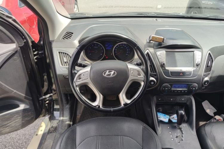 Used Hyundai ix35 2013 2.0L Automatic Two-Wheel Drive Smart GLS China V Standard Steering Wheel