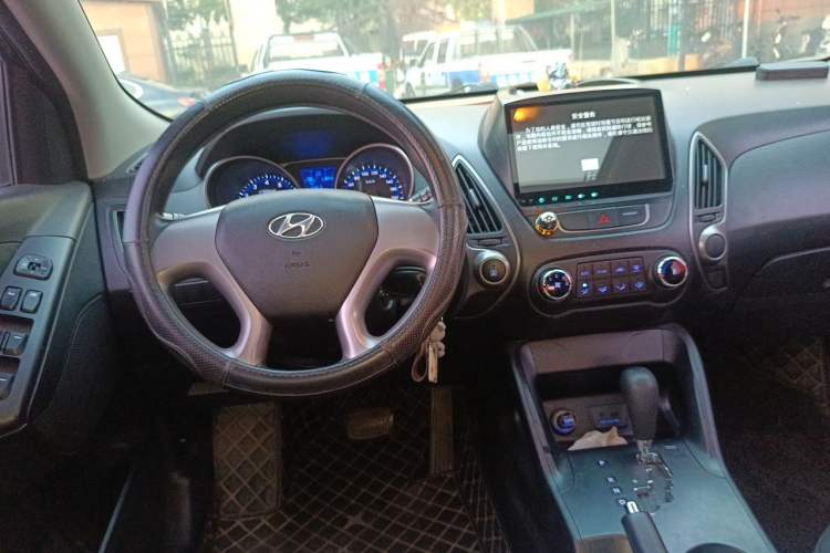 Used Hyundai ix35 2013 2.0L Automatic 2WD Comfort GL China IV Standard Steering Wheel