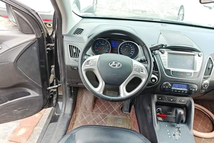 Used Hyundai ix35 2013 2.0L Automatic Two-Wheel Drive Smart GLS China V Standard Steering Wheel