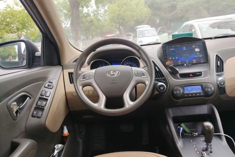 Used Hyundai ix35 2013 2.0L Automatic Two-Wheel Drive Smart GLS China IV Standard Steering Wheel