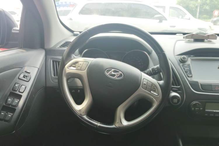 Used Hyundai ix35 2013 2.0L Automatic Two-Wheel Drive Smart GLS China IV Standard Steering Wheel