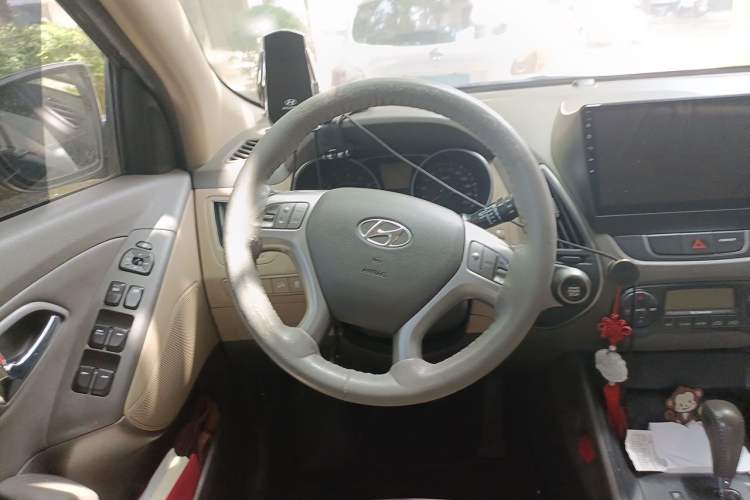 Used Hyundai ix35 2013 2.0L Automatic Two-Wheel Drive Smart GLS China IV Standard Steering Wheel