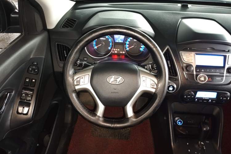 Used Hyundai ix35 2013 2.0L Automatic Two-Wheel Drive Smart GLS China IV Standard Steering Wheel