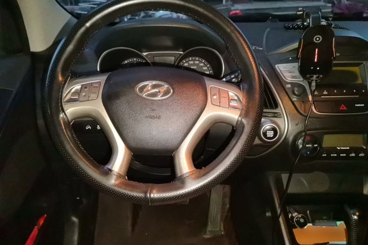 Used Hyundai ix35 2013 2.0L Automatic Two-Wheel Drive Smart GLS China IV Standard Steering Wheel