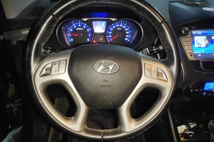 Used Hyundai ix35 2013 2.0L Automatic Two-Wheel Drive Smart GLS China IV Standard Steering Wheel