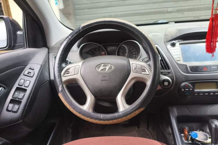 Used Hyundai ix35 2013 2.0L Automatic Two-Wheel Drive Smart GLS China IV Standard Steering Wheel