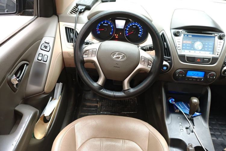 Used Hyundai ix35 2013 2.0L Automatic Two-Wheel Drive Smart GLS China IV Standard Steering Wheel