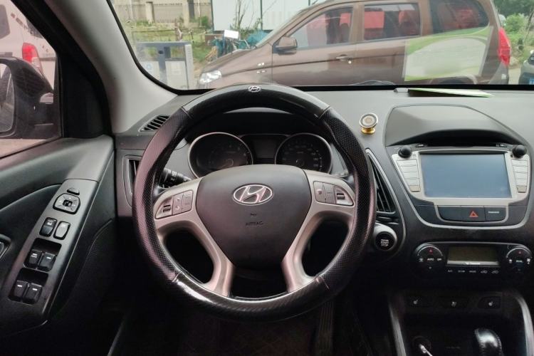 Used Hyundai ix35 2013 2.0L Automatic Two-Wheel Drive Smart GLS China IV Standard Steering Wheel