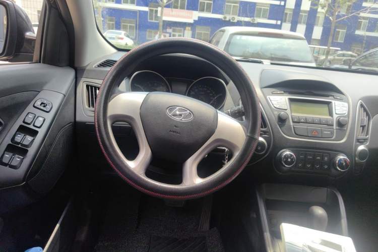 Used Hyundai ix35 2013 2.0L Automatic 2WD Comfort GL China IV Standard Steering Wheel